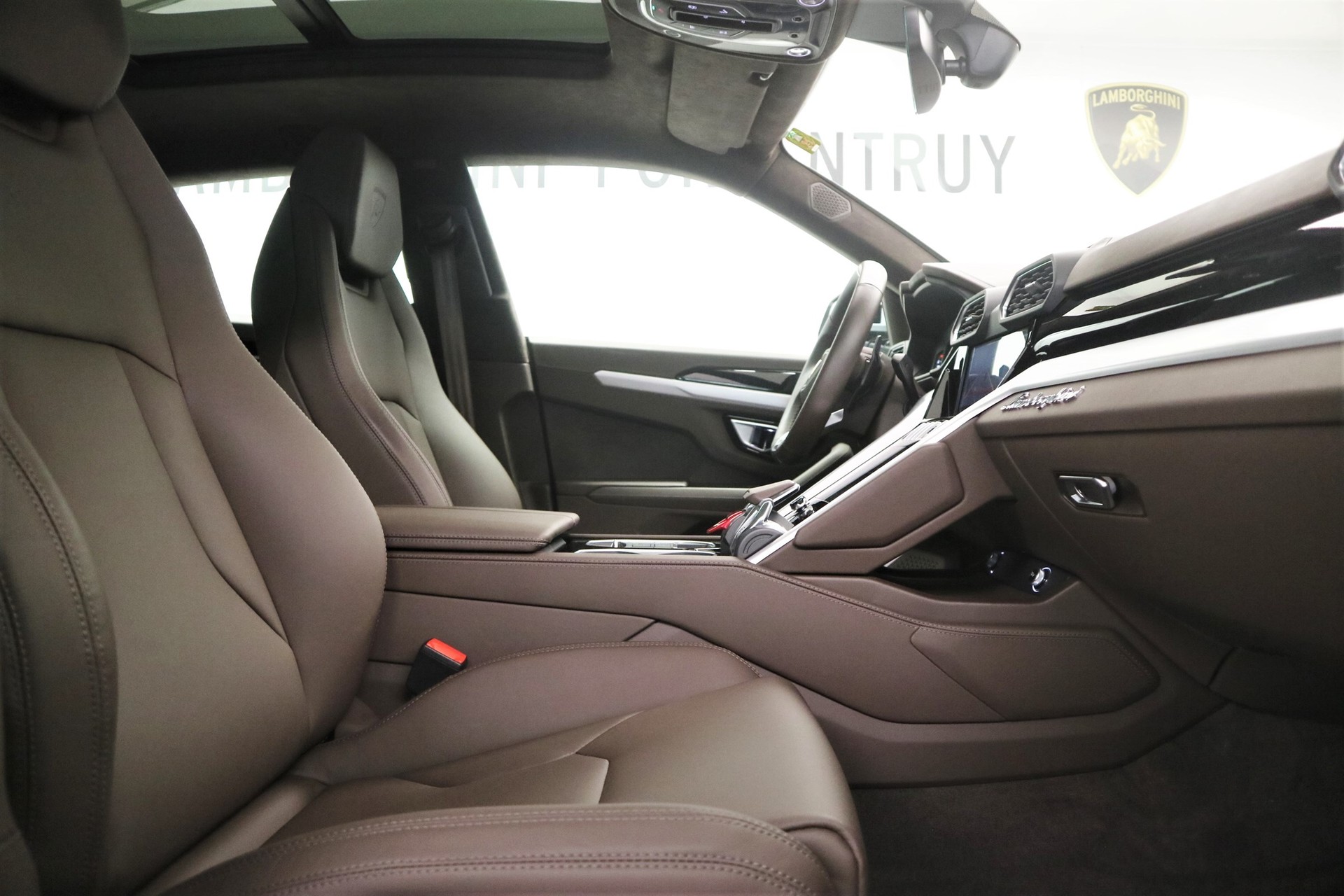 LAMBORGHINI Urus E-Gear-image-6