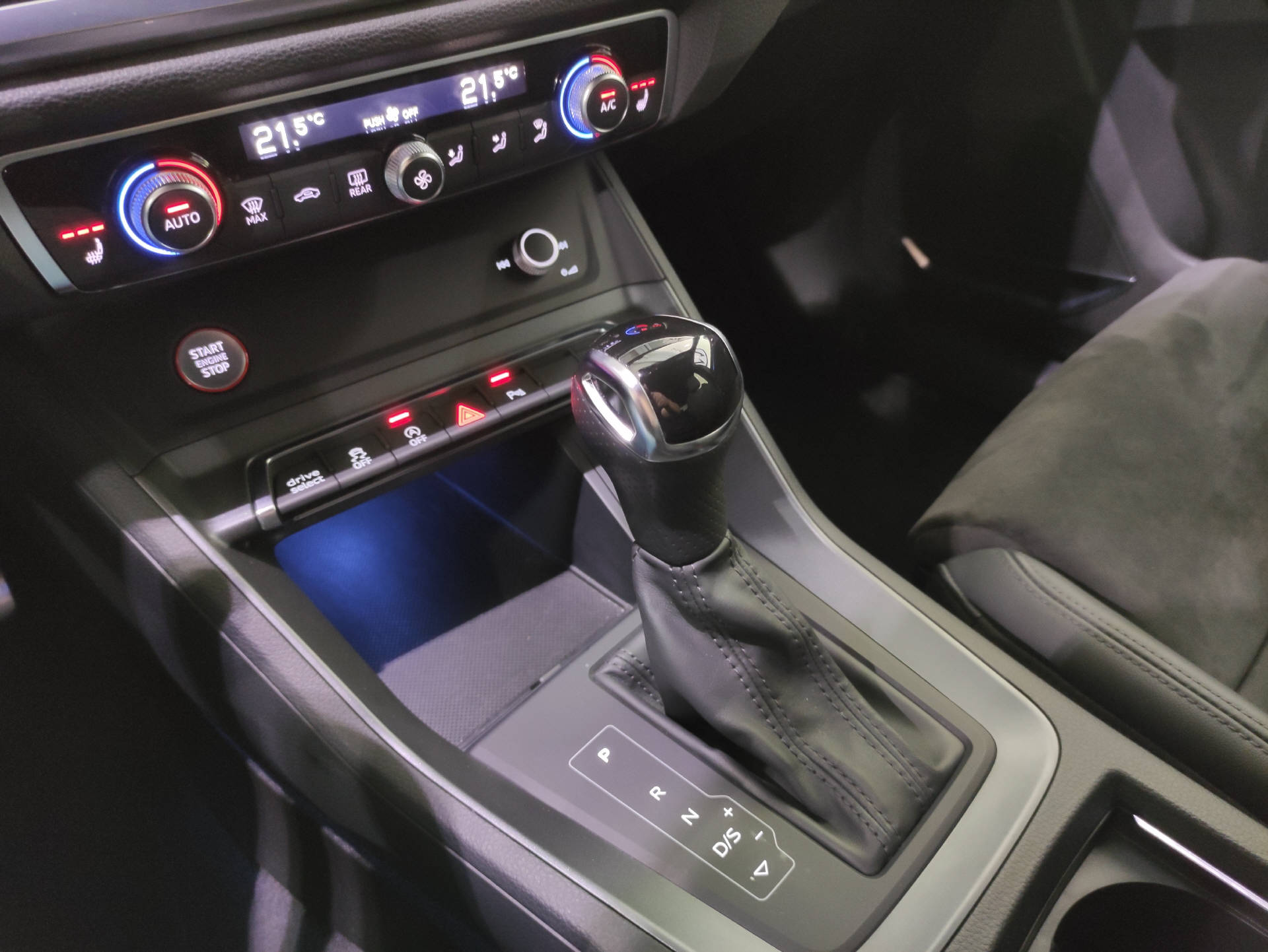 AUDI RS Q3 2.5 TFSI quattro S-Tronic-image-10