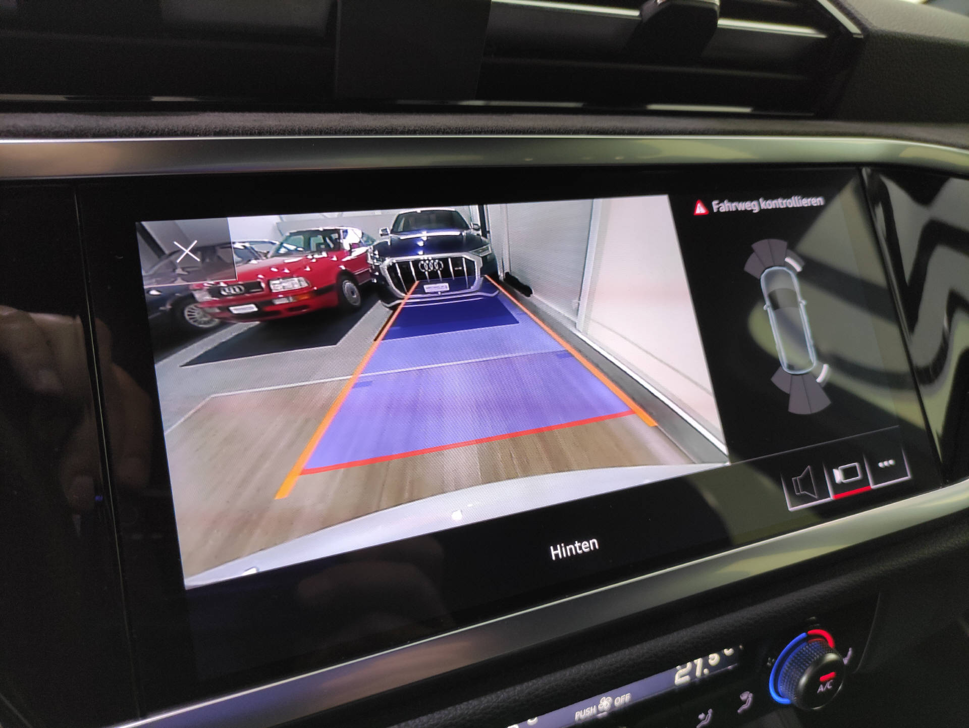AUDI RS Q3 2.5 TFSI quattro S-Tronic-image-9