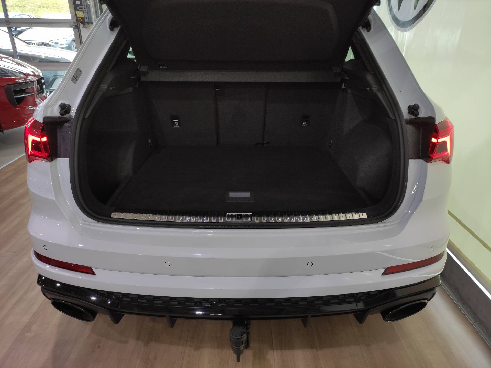 AUDI RS Q3 2.5 TFSI quattro S-Tronic-image-13