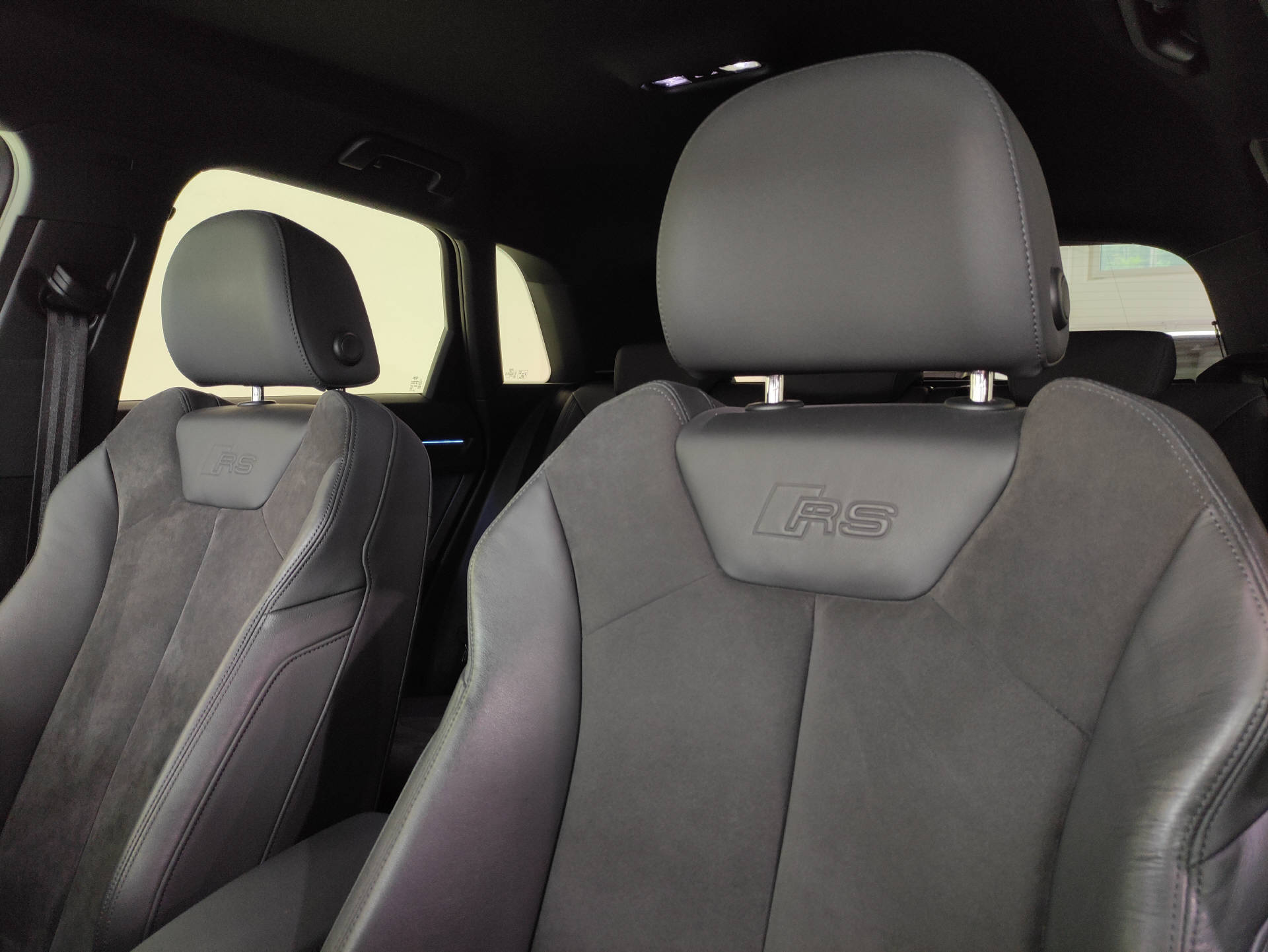 AUDI RS Q3 2.5 TFSI quattro S-Tronic-image-4