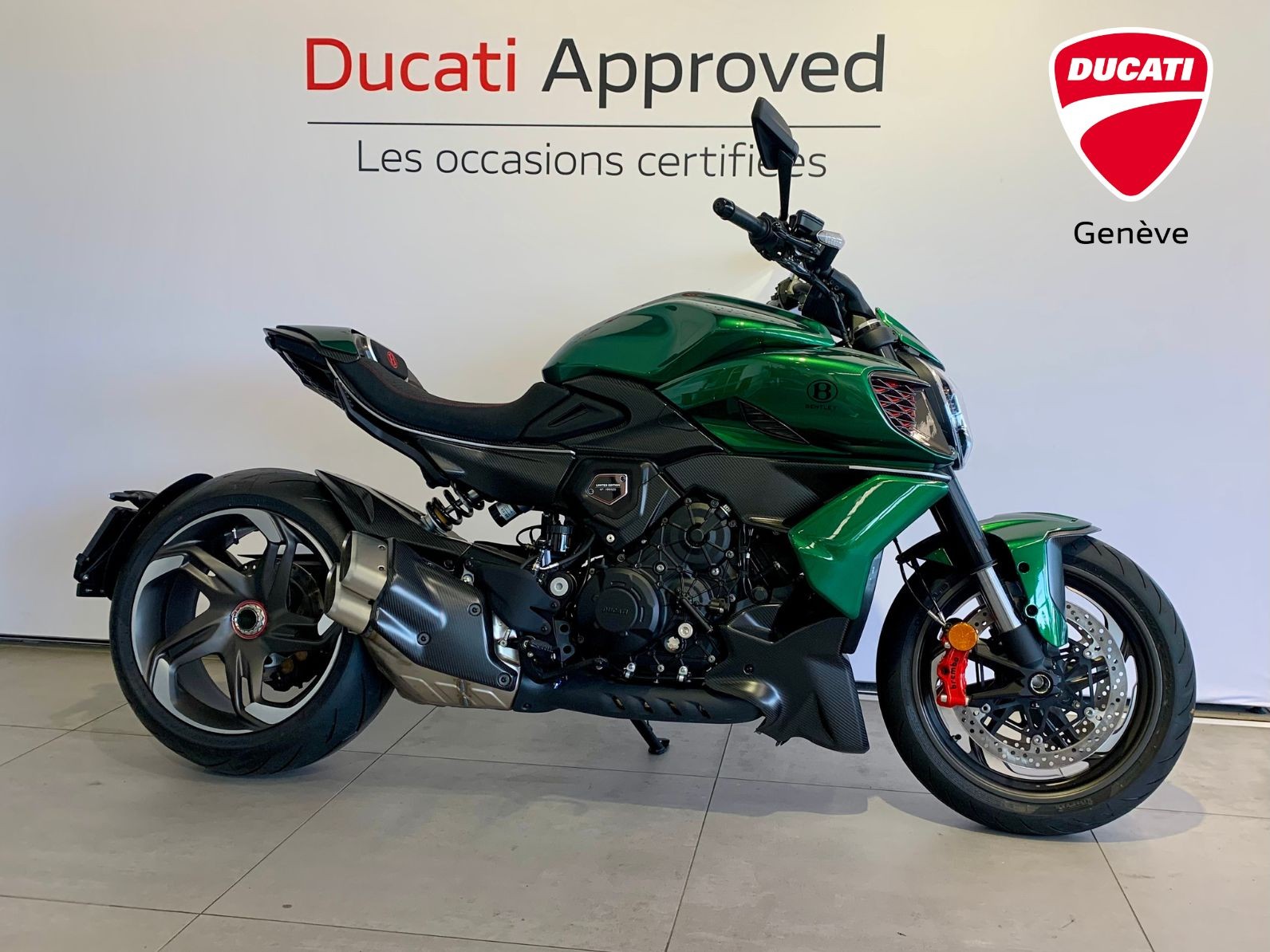 DUCATI Diavel V4 Bentley