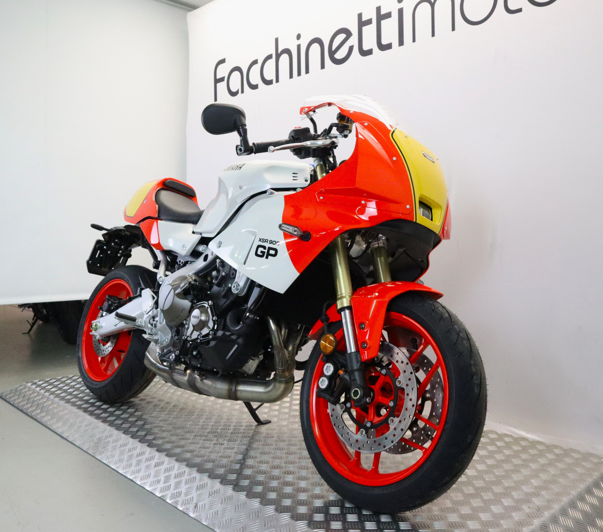 YAMAHA XSR 900 GP-image-2