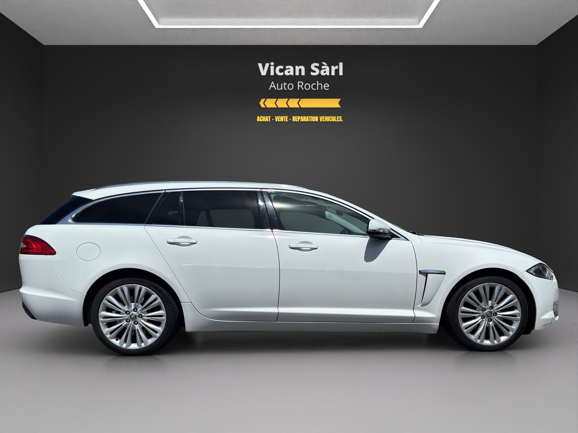 JAGUAR XF Sportbrake 3.0d V6 Premium Luxury-image-4