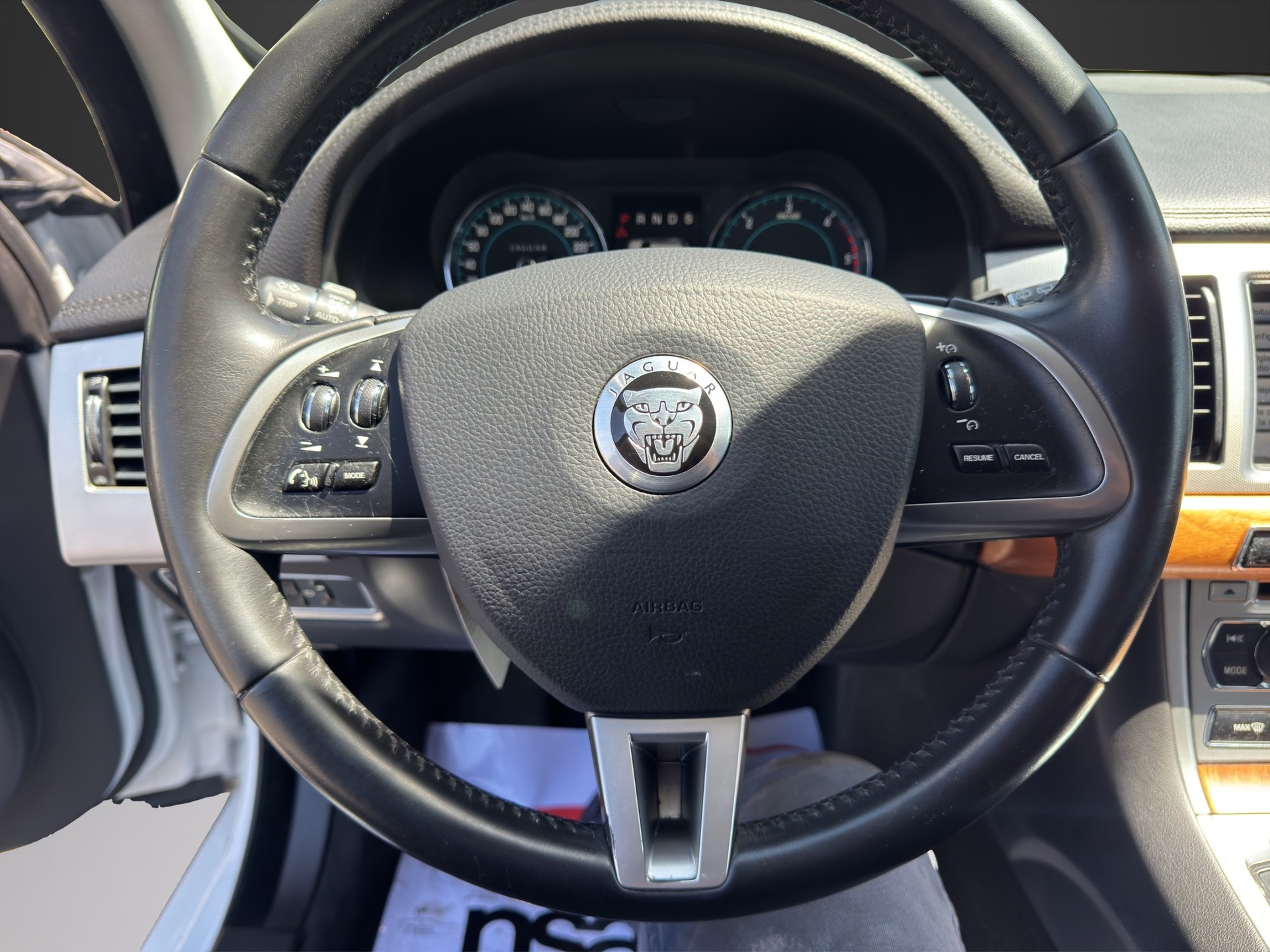 JAGUAR XF Sportbrake 3.0d V6 Premium Luxury-image-9