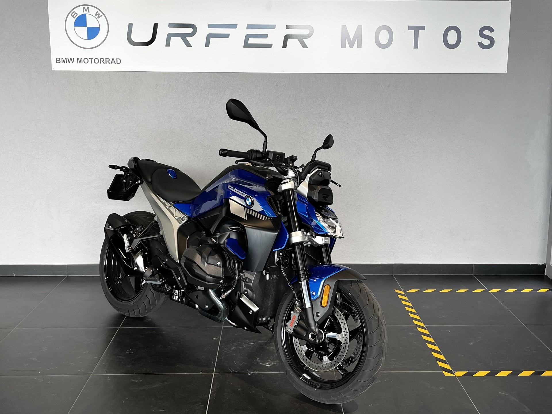 BMW R 1300 R-image-1