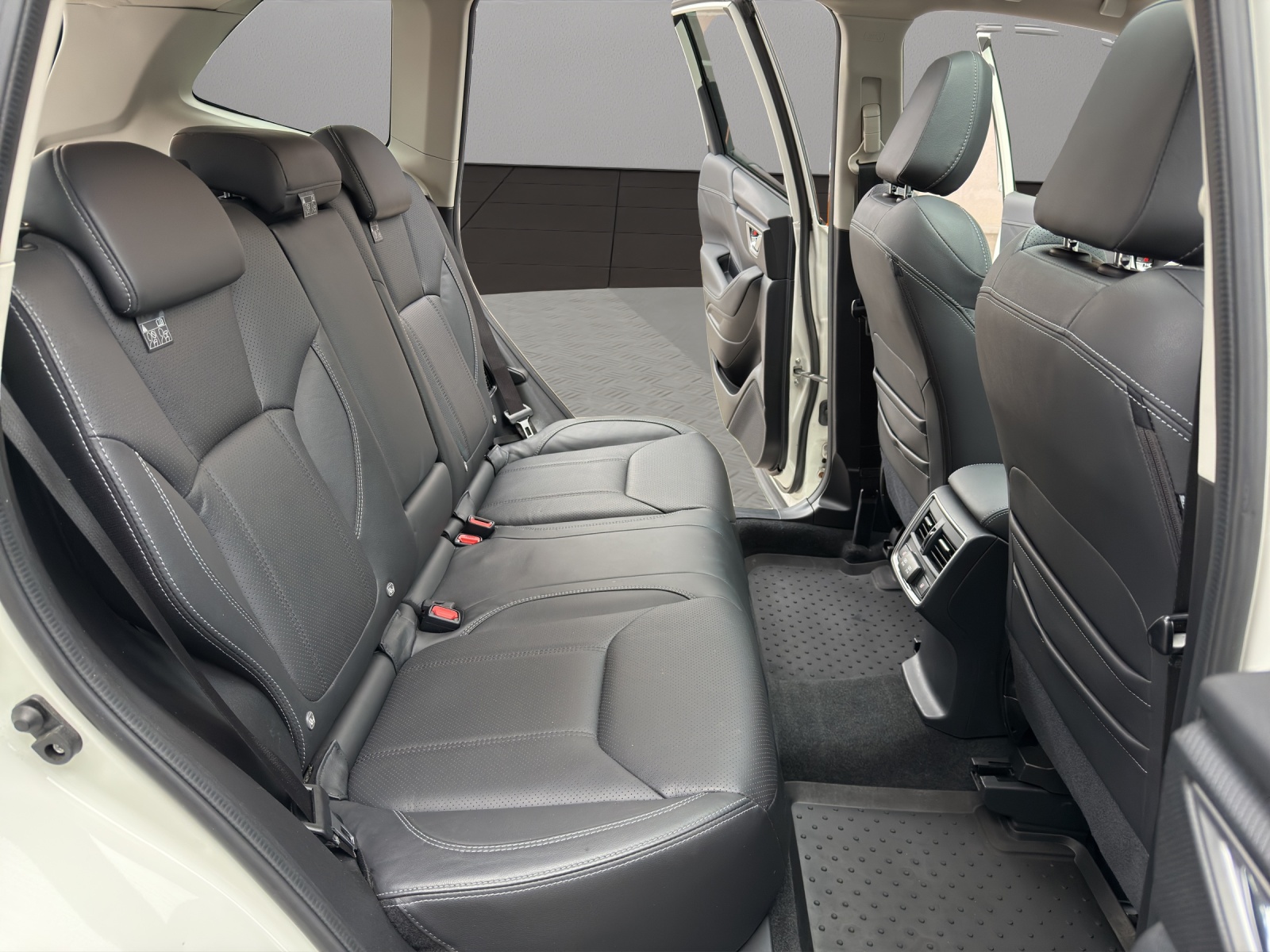 SUBARU Forester 2.0i e-Boxer Advantage Lineartronic-image-19