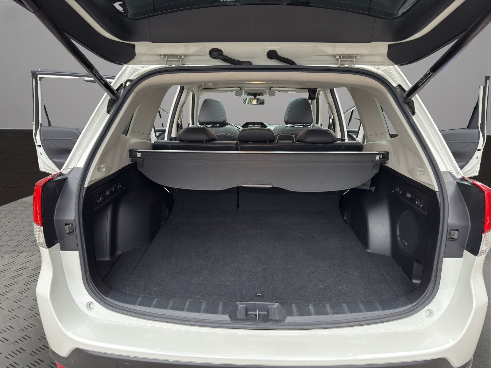 SUBARU Forester 2.0i e-Boxer Advantage Lineartronic-image-21