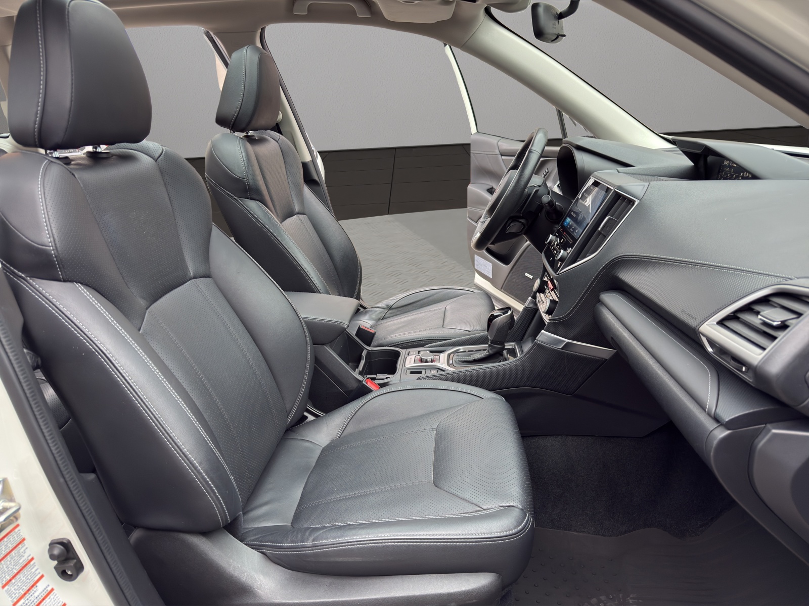 SUBARU Forester 2.0i e-Boxer Advantage Lineartronic-image-17