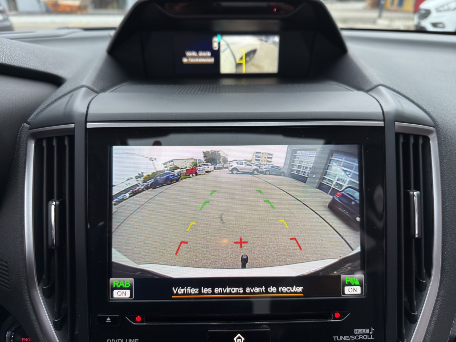 SUBARU Forester 2.0i e-Boxer Advantage Lineartronic-image-13
