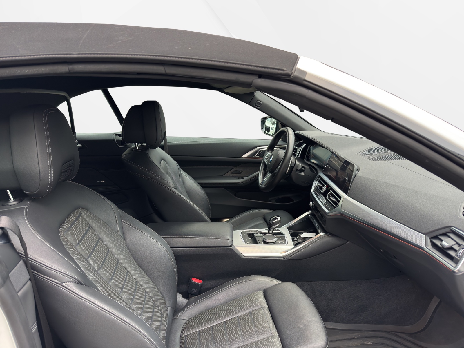BMW M440i xDrive 48V Cabrio-image-17