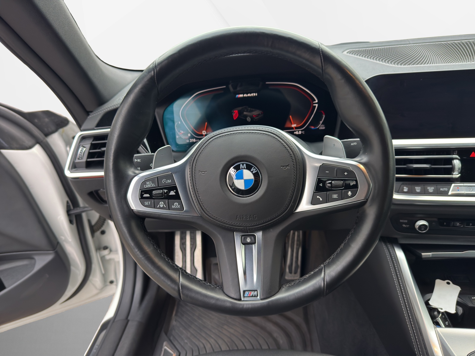 BMW M440i xDrive 48V Cabrio-image-13