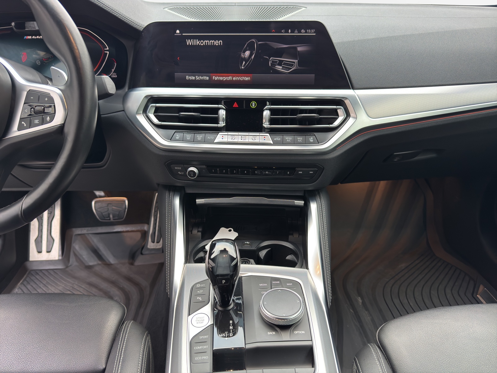 BMW M440i xDrive 48V Cabrio-image-16