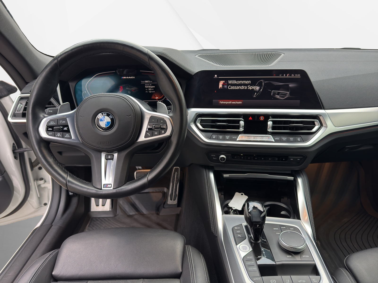 BMW M440i xDrive 48V Cabrio-image-12
