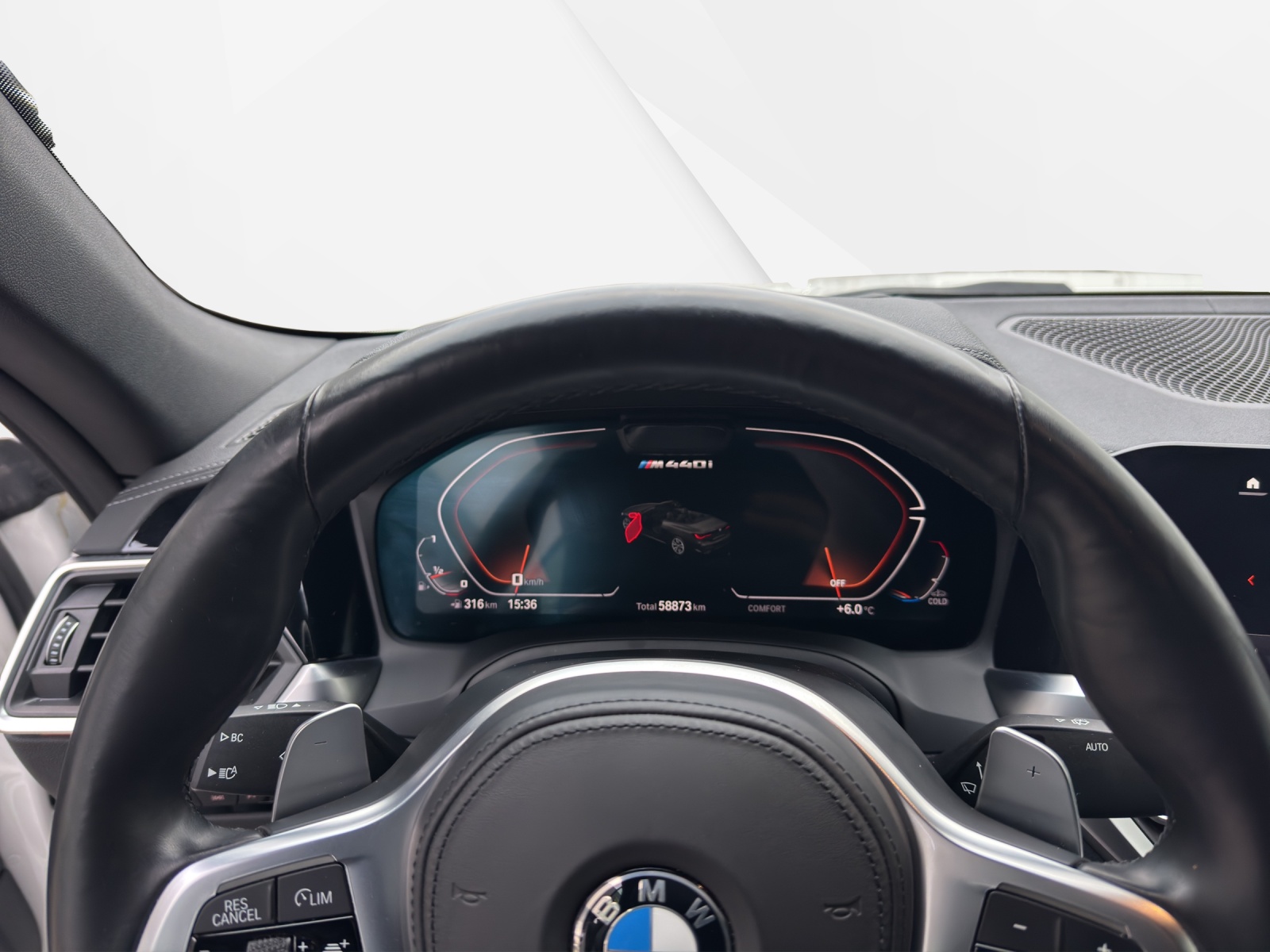 BMW M440i xDrive 48V Cabrio-image-14