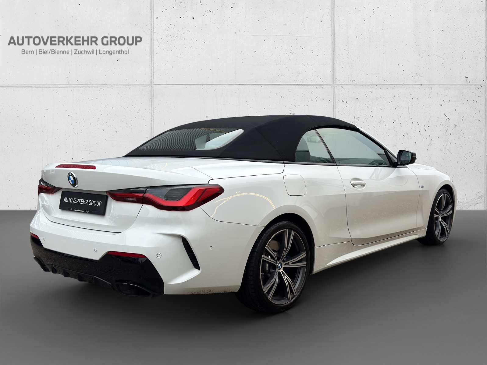 BMW M440i xDrive 48V Cabrio-image-4