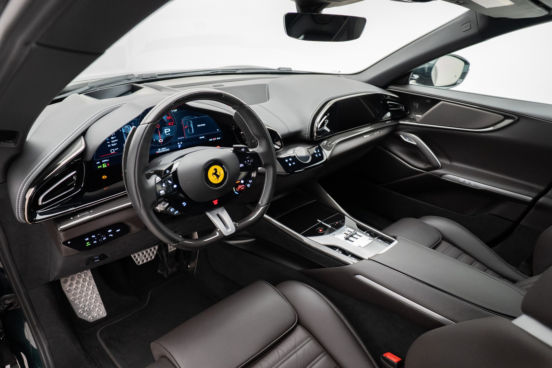 FERRARI PUROSANGUE-showroom-element-3