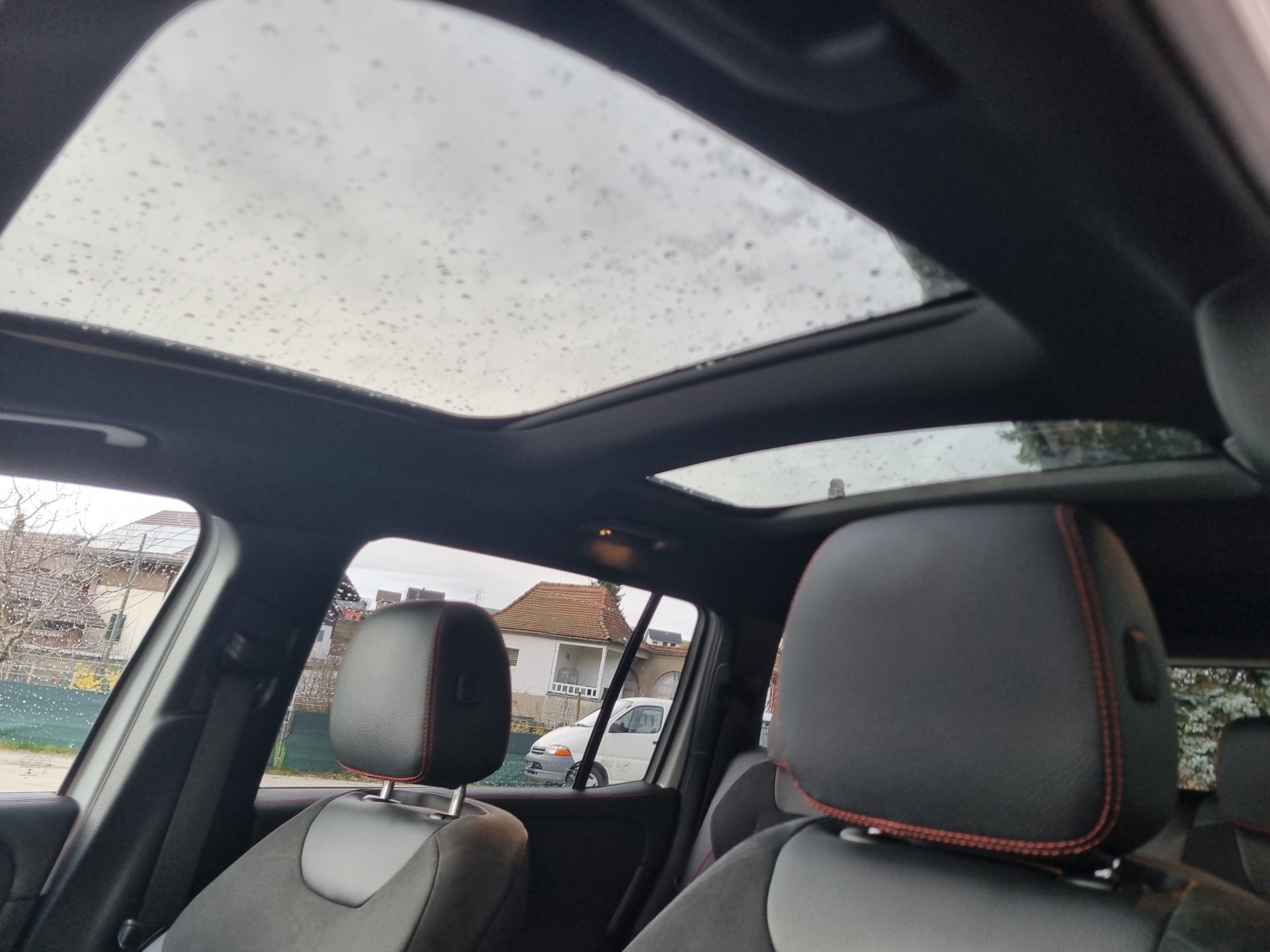 MERCEDES-BENZ GLB 250 4Matic AMG Line 8G-Tronic-image-14