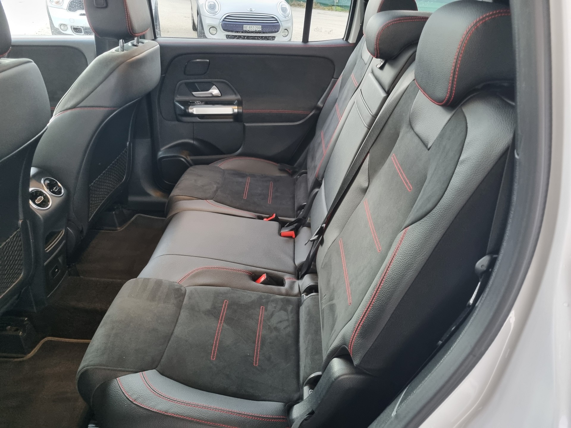 MERCEDES-BENZ GLB 250 4Matic AMG Line 8G-Tronic-image-8