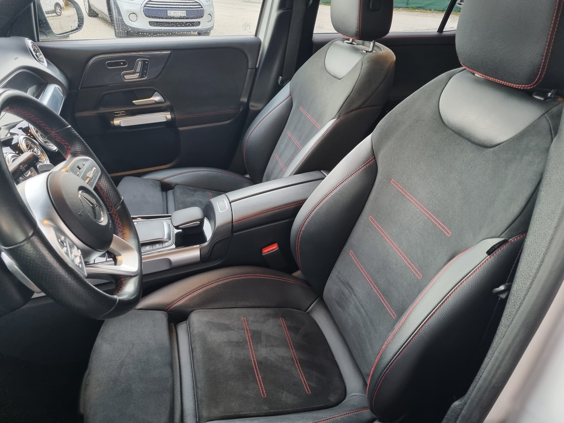 MERCEDES-BENZ GLB 250 4Matic AMG Line 8G-Tronic-image-7