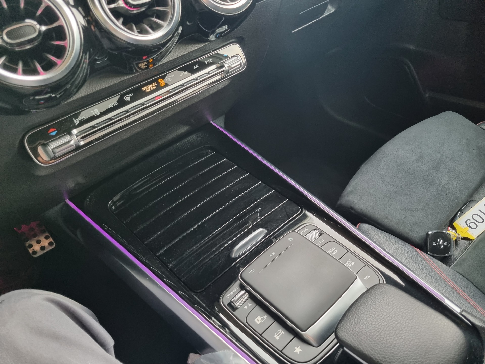 MERCEDES-BENZ GLB 250 4Matic AMG Line 8G-Tronic-image-18