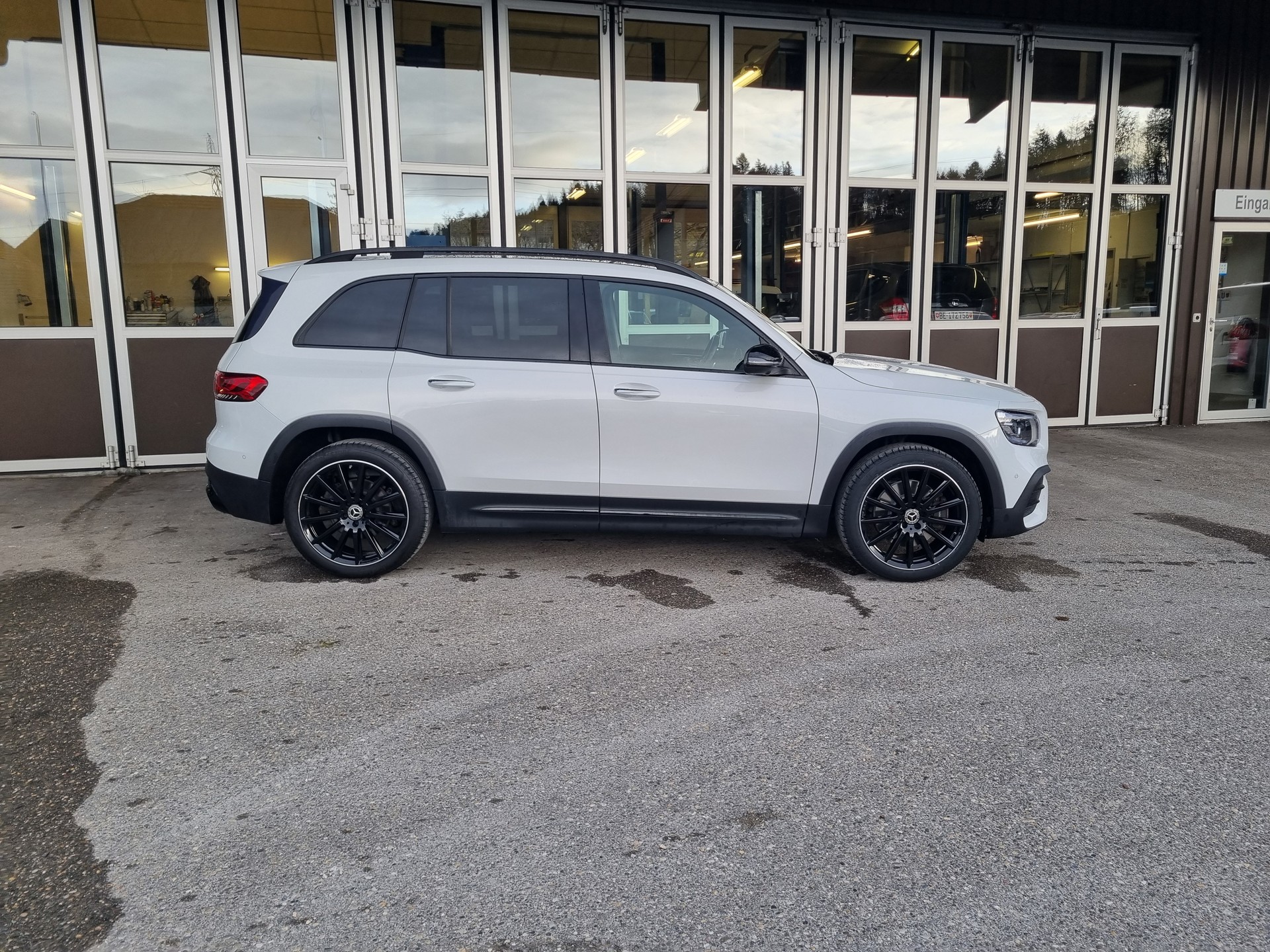 MERCEDES-BENZ GLB 250 4Matic AMG Line 8G-Tronic-showroom-element-2