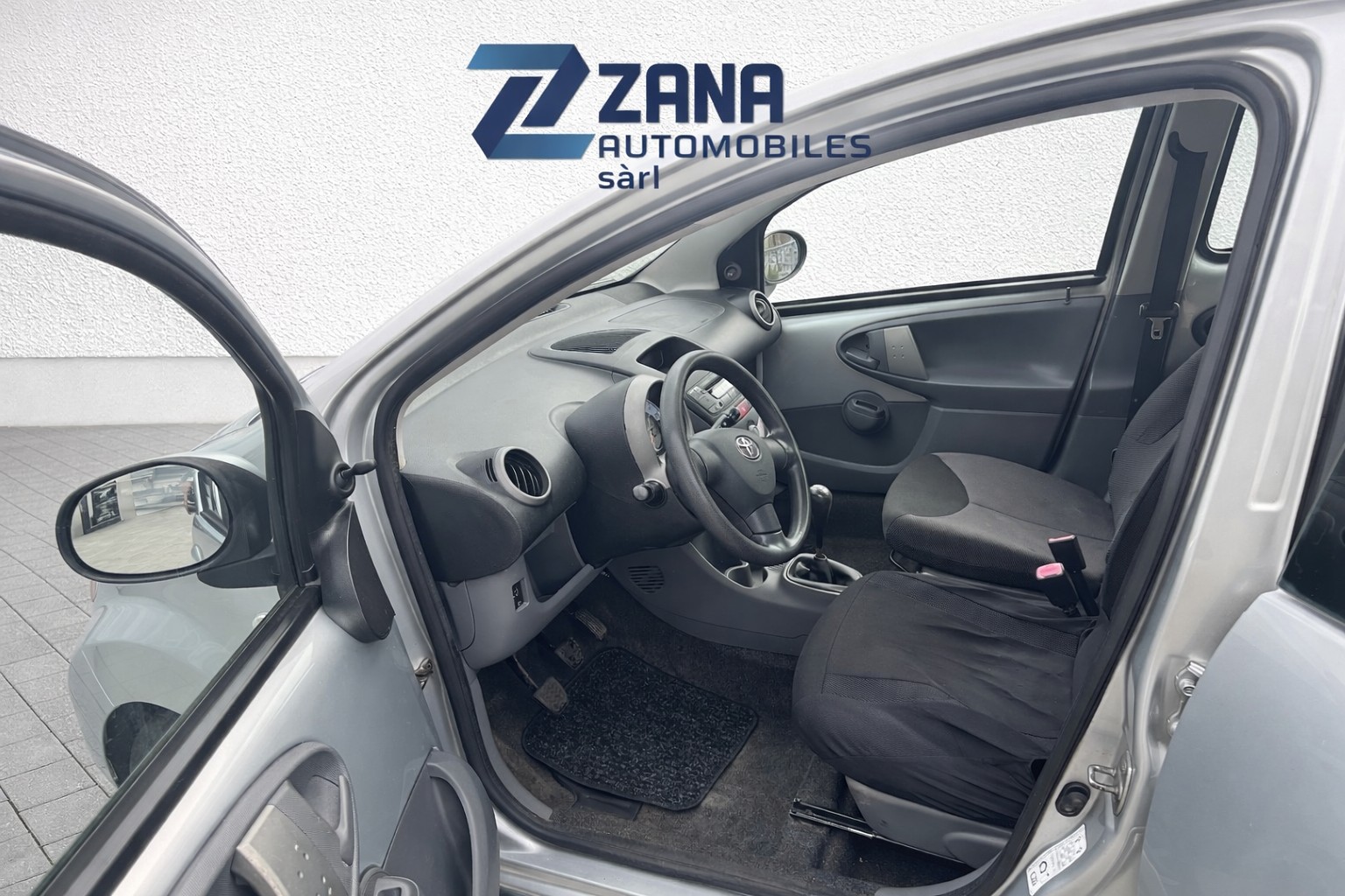 TOYOTA Aygo 1.0 Linea Sol-image-10