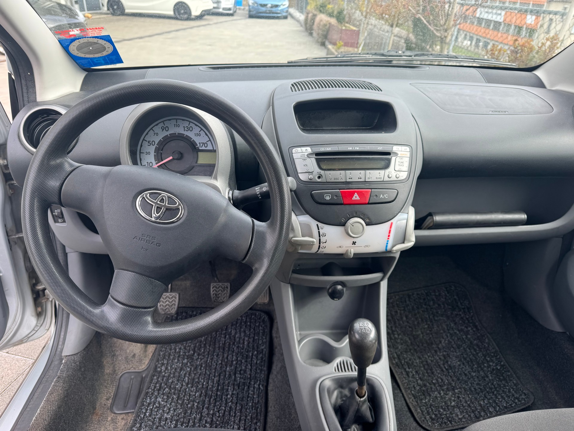 TOYOTA Aygo 1.0 Linea Sol-image-8