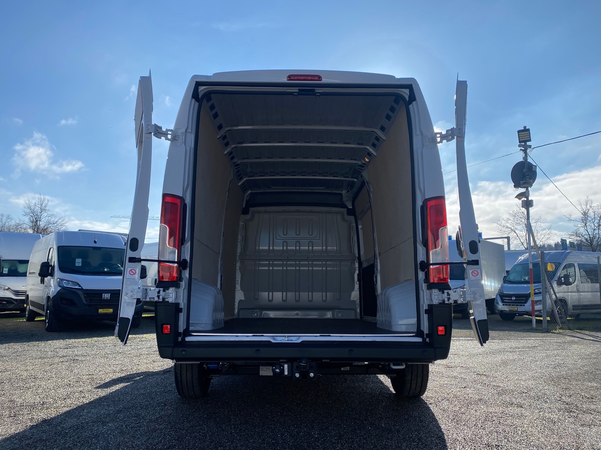 FIAT Ducato 35 2.2 L3H2 Kastenwagen + Anhängerkupplung 50% WIR !-image-1