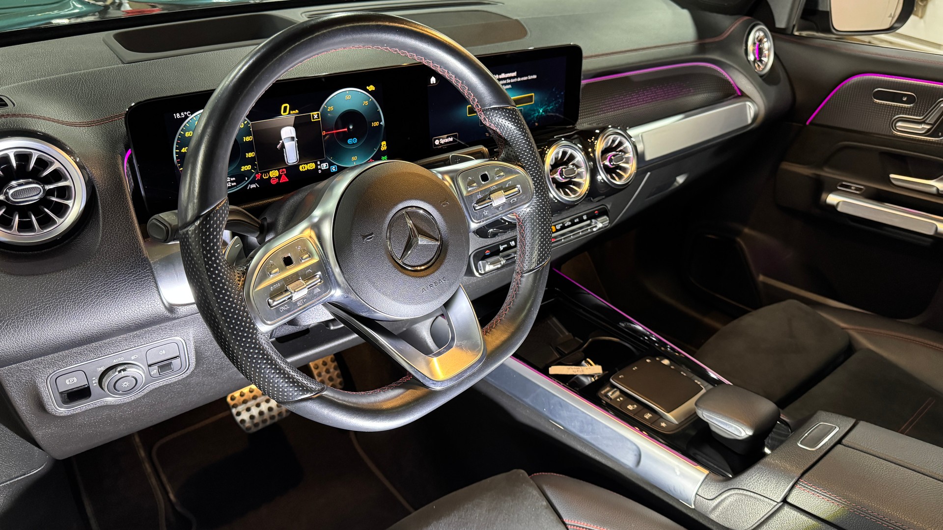 MERCEDES-BENZ EQB 350 AMG Line 4Matic / Wärmepumpe-image-11