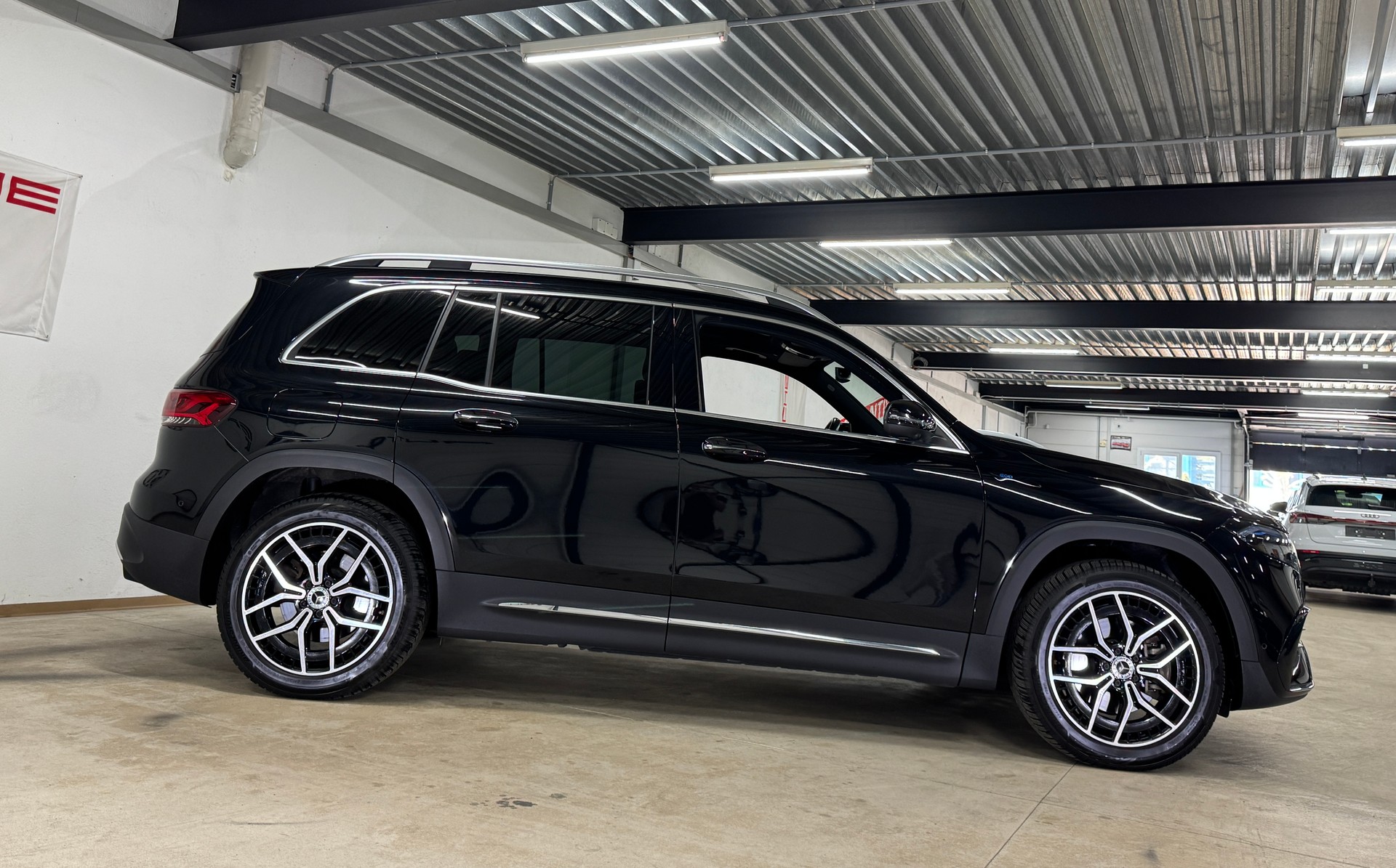 MERCEDES-BENZ EQB 350 AMG Line 4Matic / Wärmepumpe-image-4