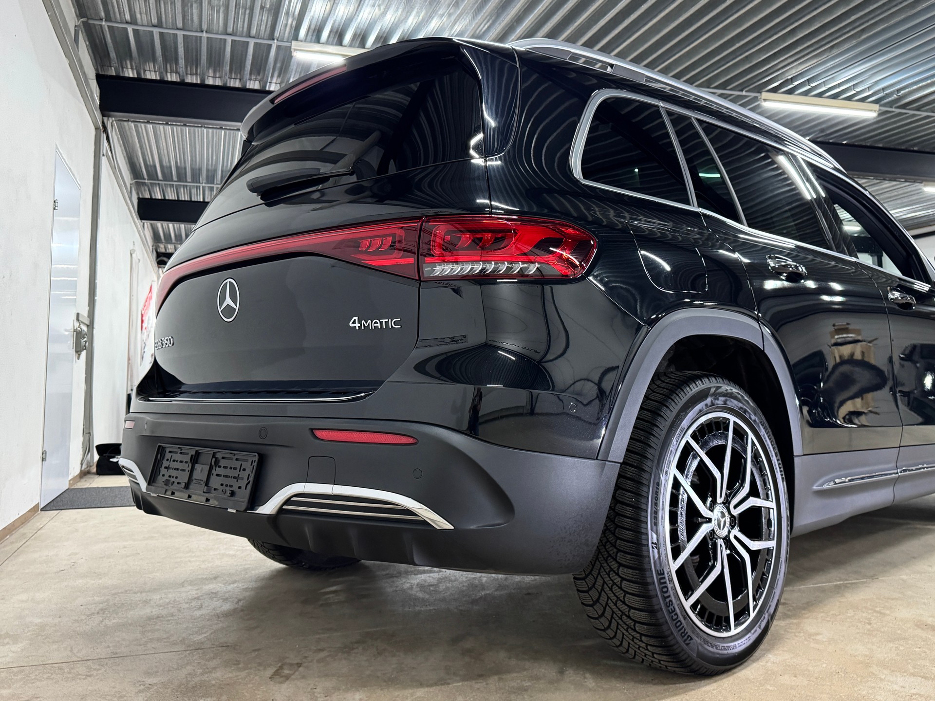 MERCEDES-BENZ EQB 350 AMG Line 4Matic / Wärmepumpe-image-6