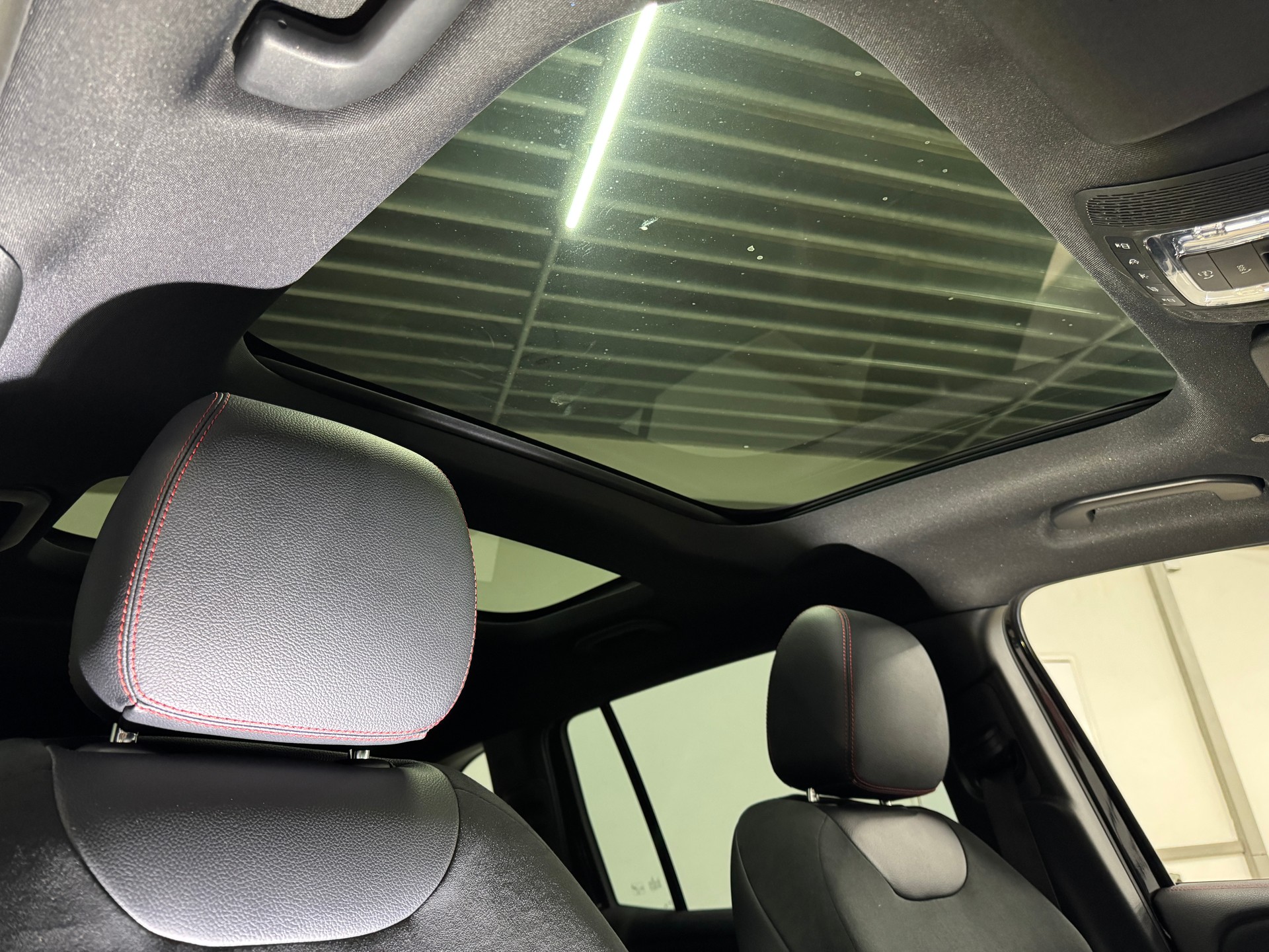 MERCEDES-BENZ EQB 350 AMG Line 4Matic / Wärmepumpe-image-8