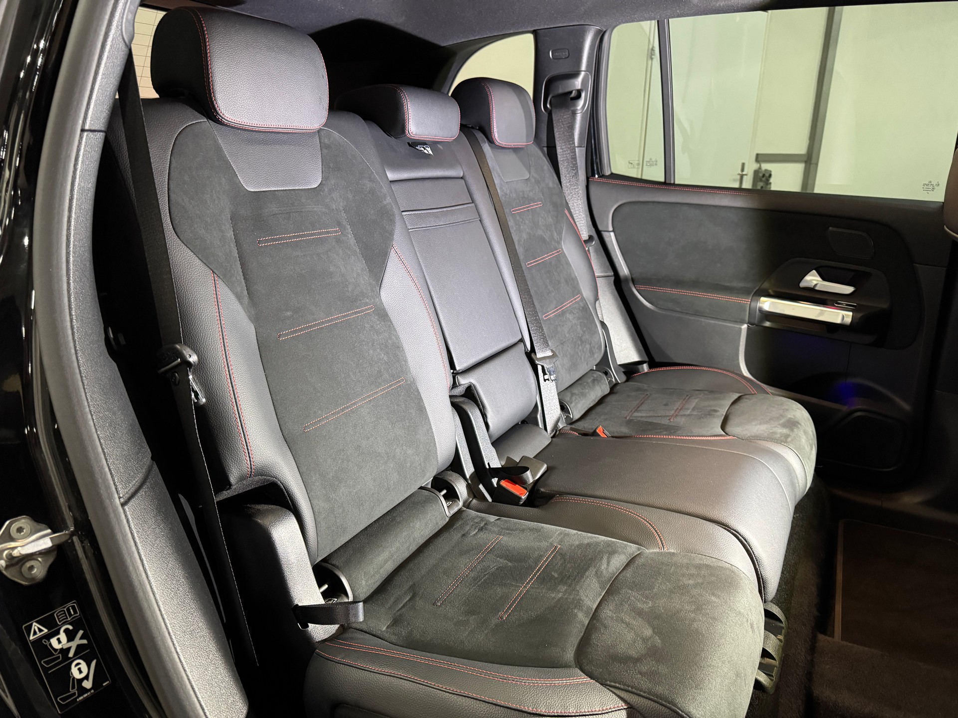MERCEDES-BENZ EQB 350 AMG Line 4Matic / Wärmepumpe-image-9