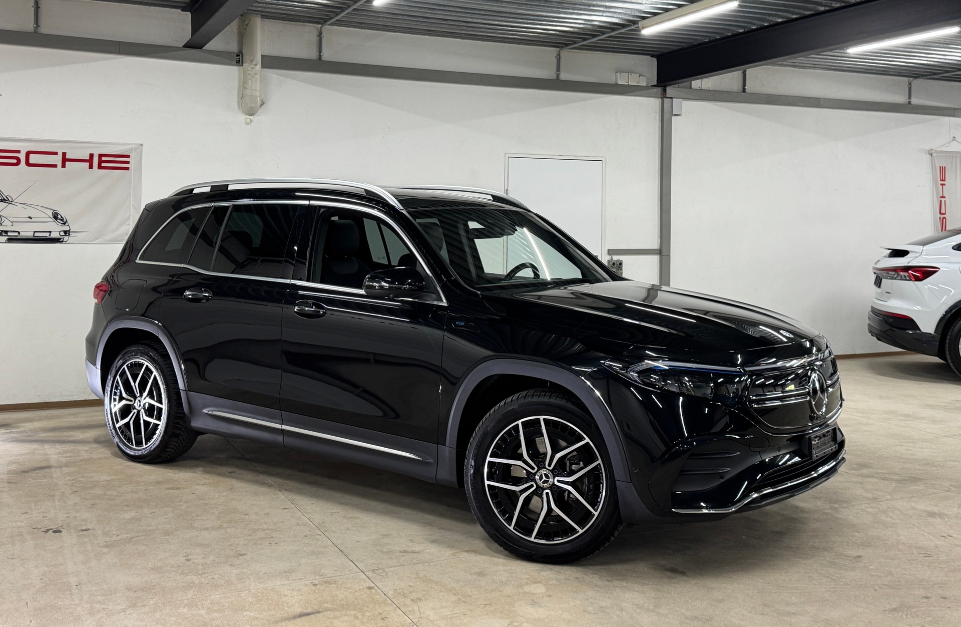 MERCEDES-BENZ EQB 350 AMG Line 4Matic / Wärmepumpe-showroom-element-2