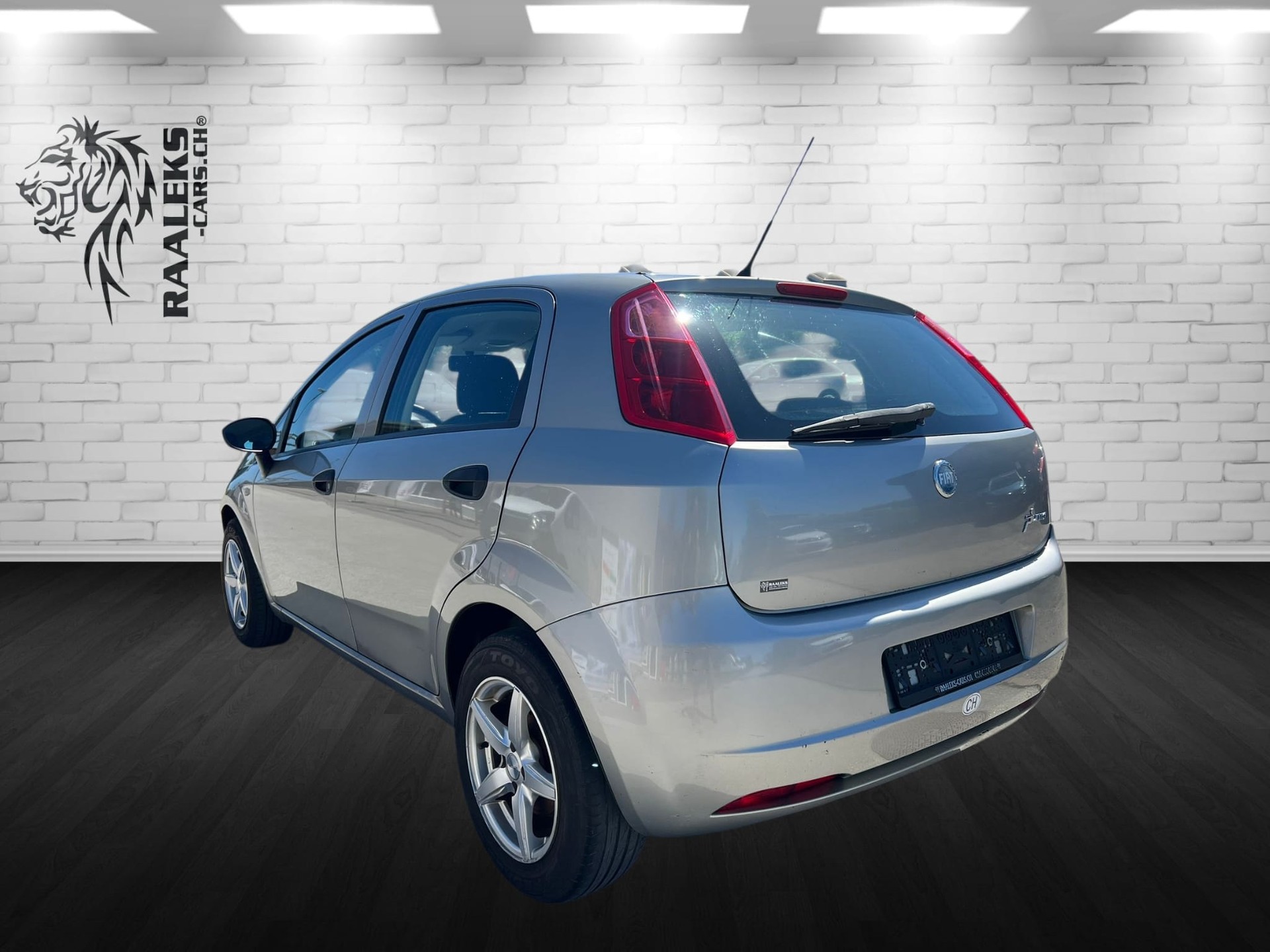 FIAT Punto 1.4 Dynamic-showroom-element-3