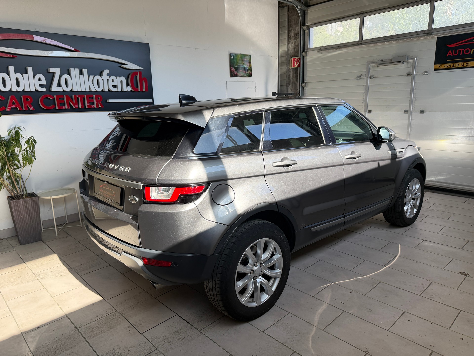 LAND ROVER Range Rover Evoque 2.0 TD4 SE Advantage AT9-image-11
