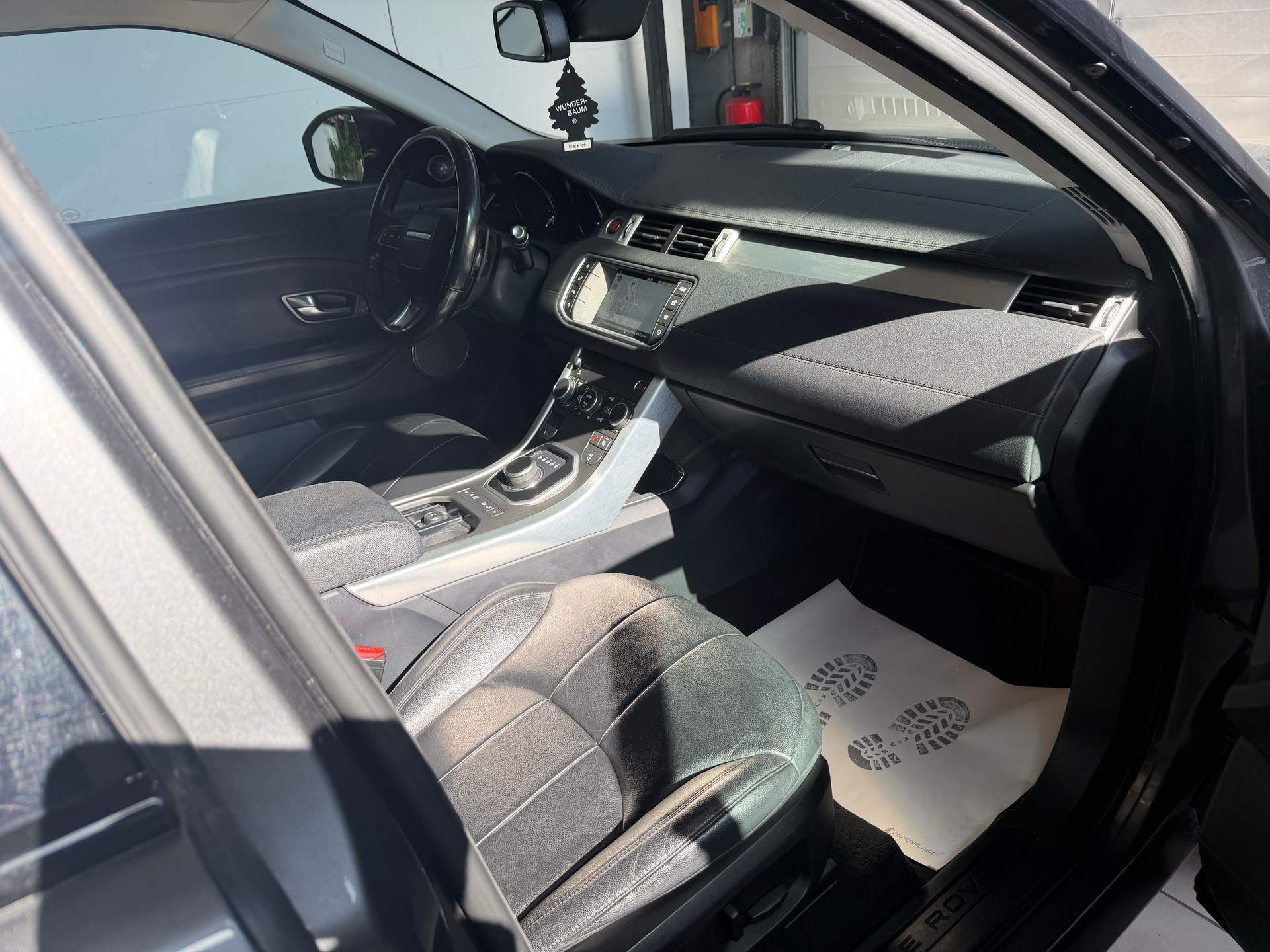 LAND ROVER Range Rover Evoque 2.0 TD4 SE Advantage AT9-image-10