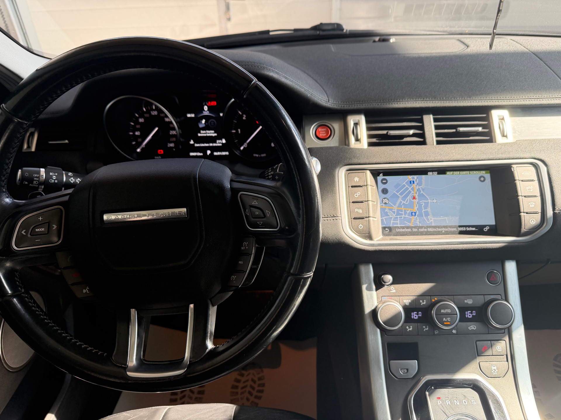 LAND ROVER Range Rover Evoque 2.0 TD4 SE Advantage AT9-image-5