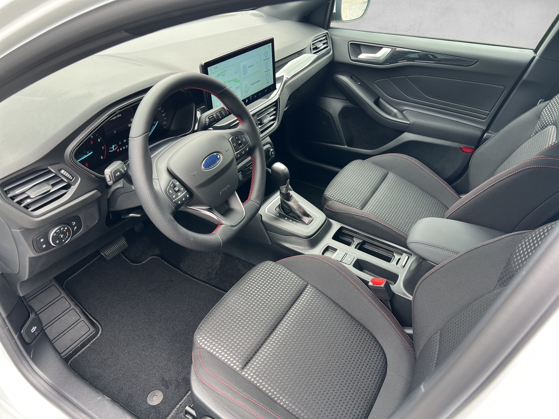 FORD Focus 1.0 MHEV ST-Line Automat-image-6