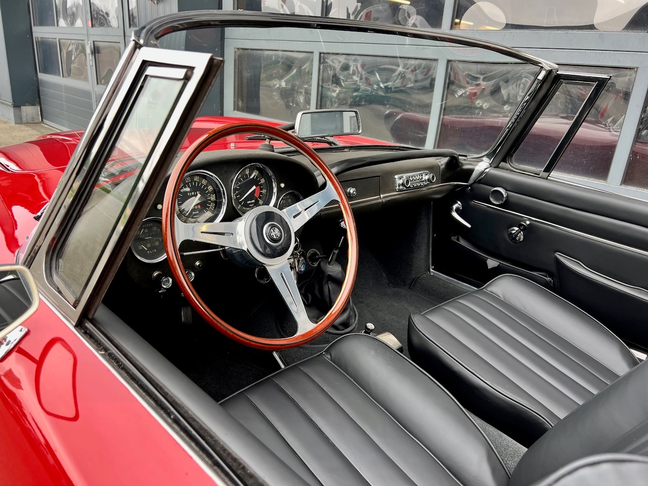 ALFA ROMEO 2600 Touring Spider-image-12