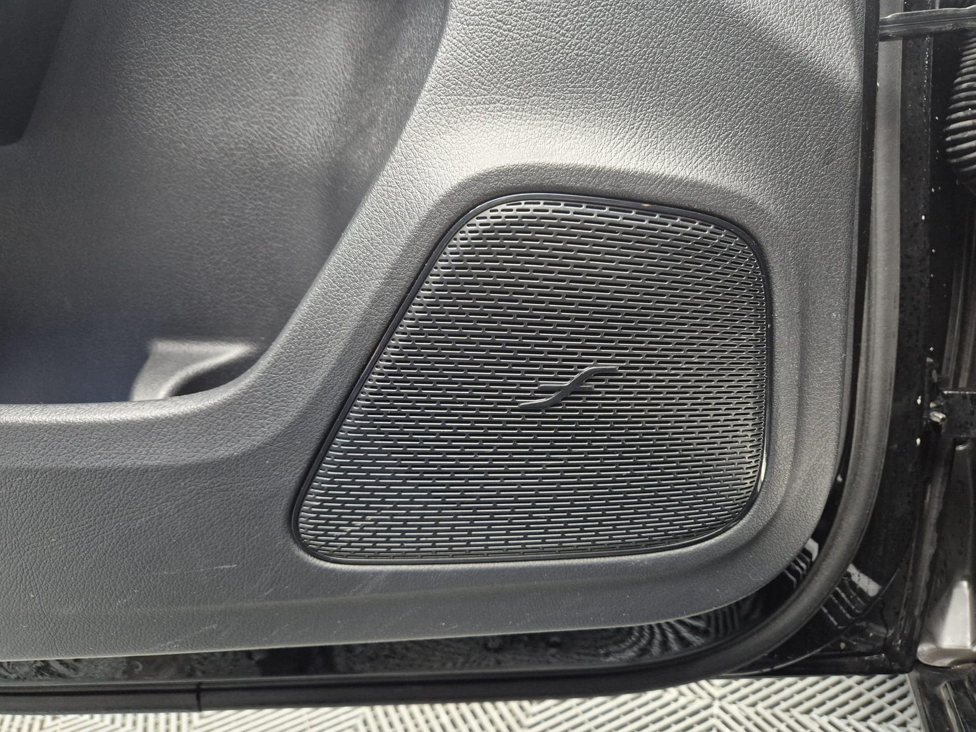 MERCEDES-BENZ A 180 Style 7G-DCT-image-24