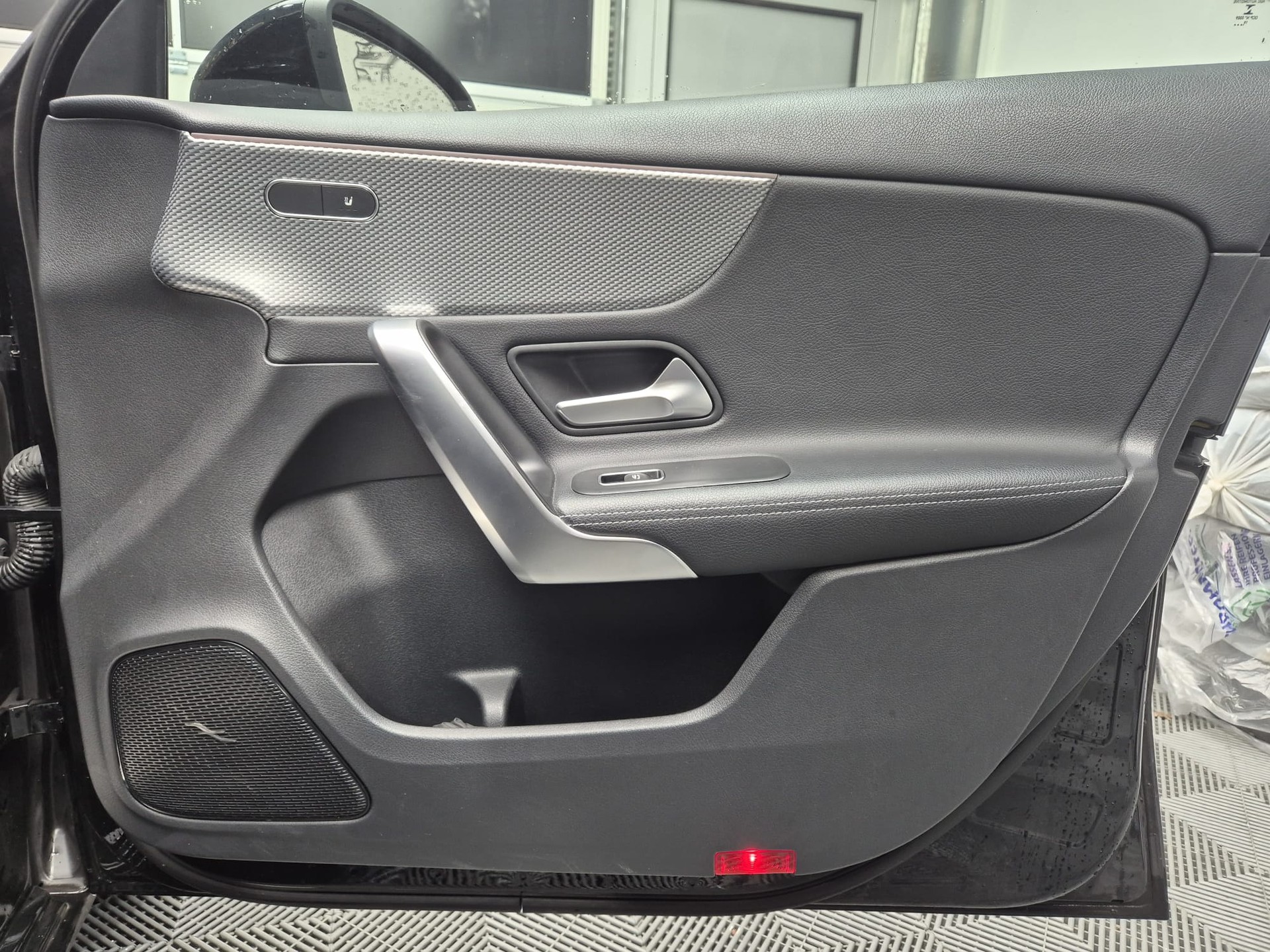 MERCEDES-BENZ A 180 Style 7G-DCT-image-9