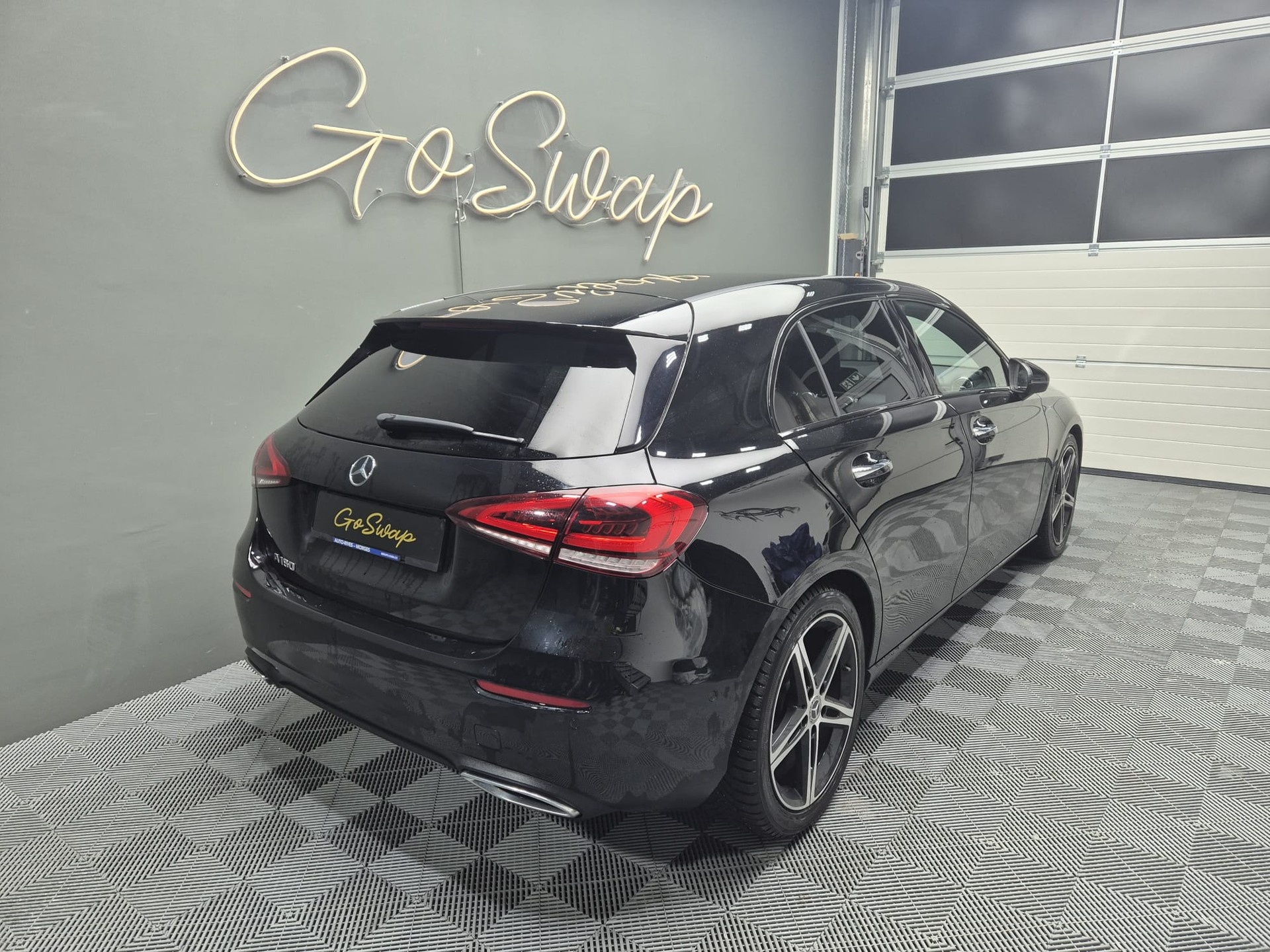 MERCEDES-BENZ A 180 Style 7G-DCT-showroom-element-3