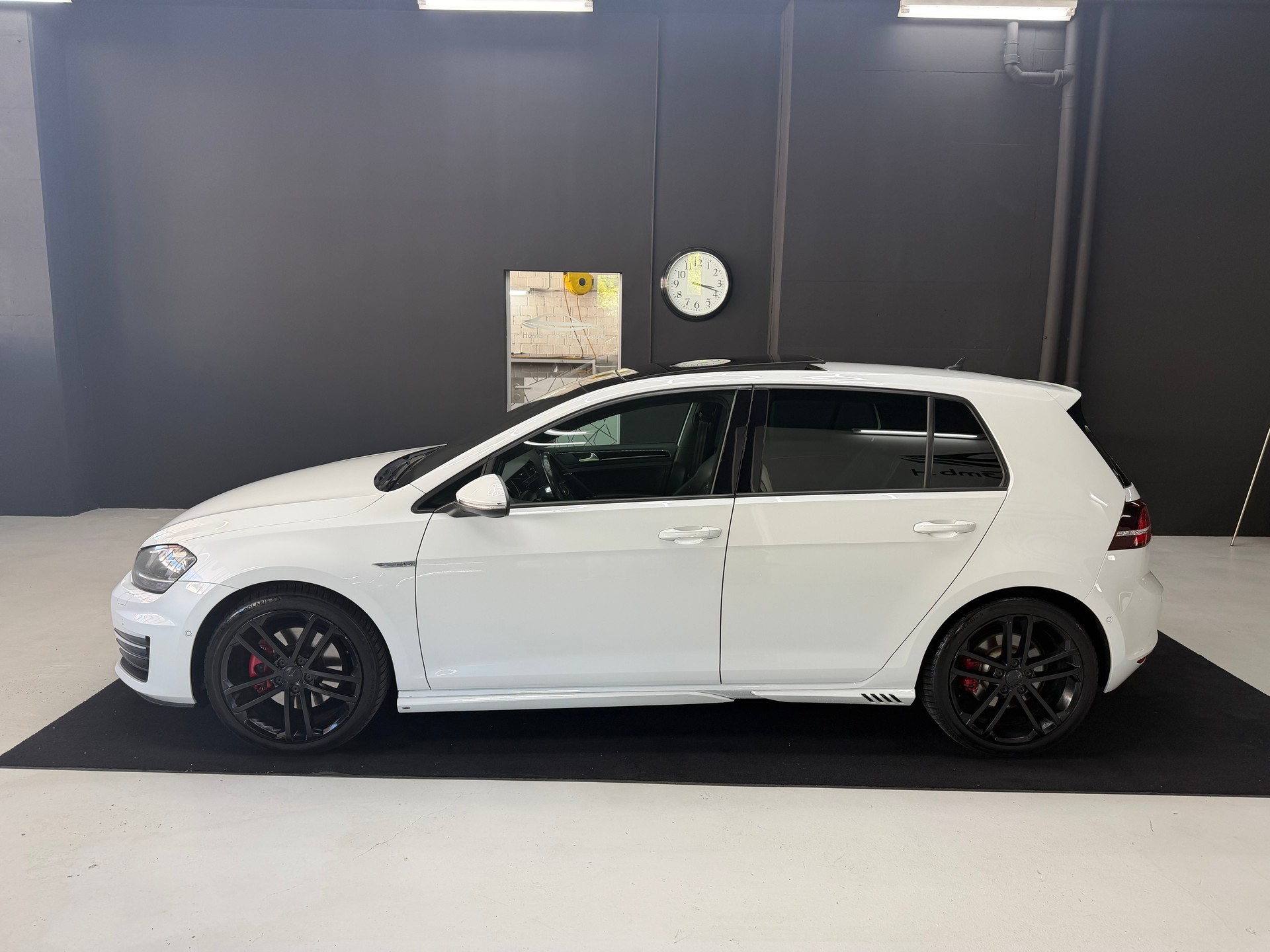 VW Golf 2.0 TDI GTD-showroom-element-3
