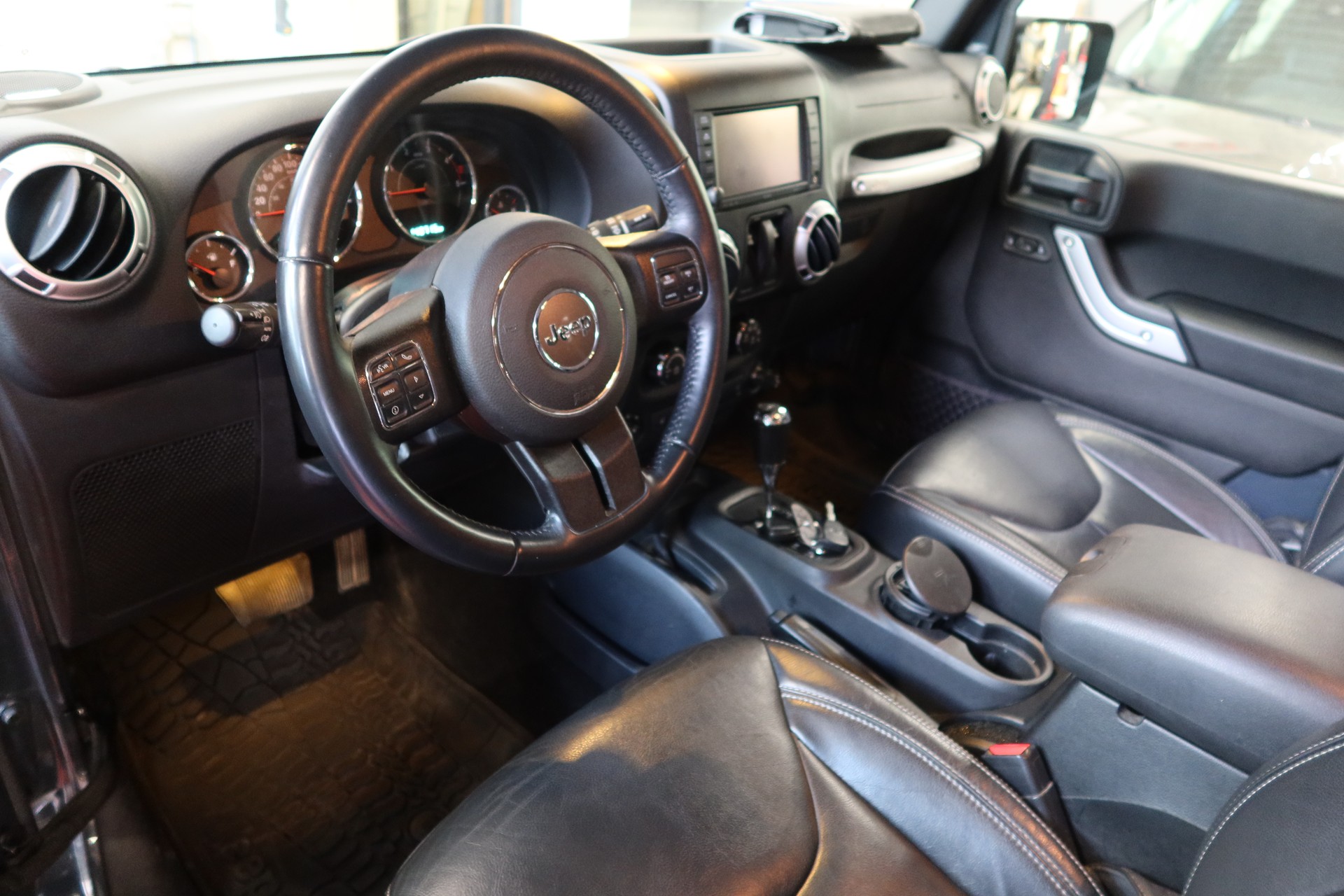 JEEP Wrangler 2.8CRD Sahara-image-10