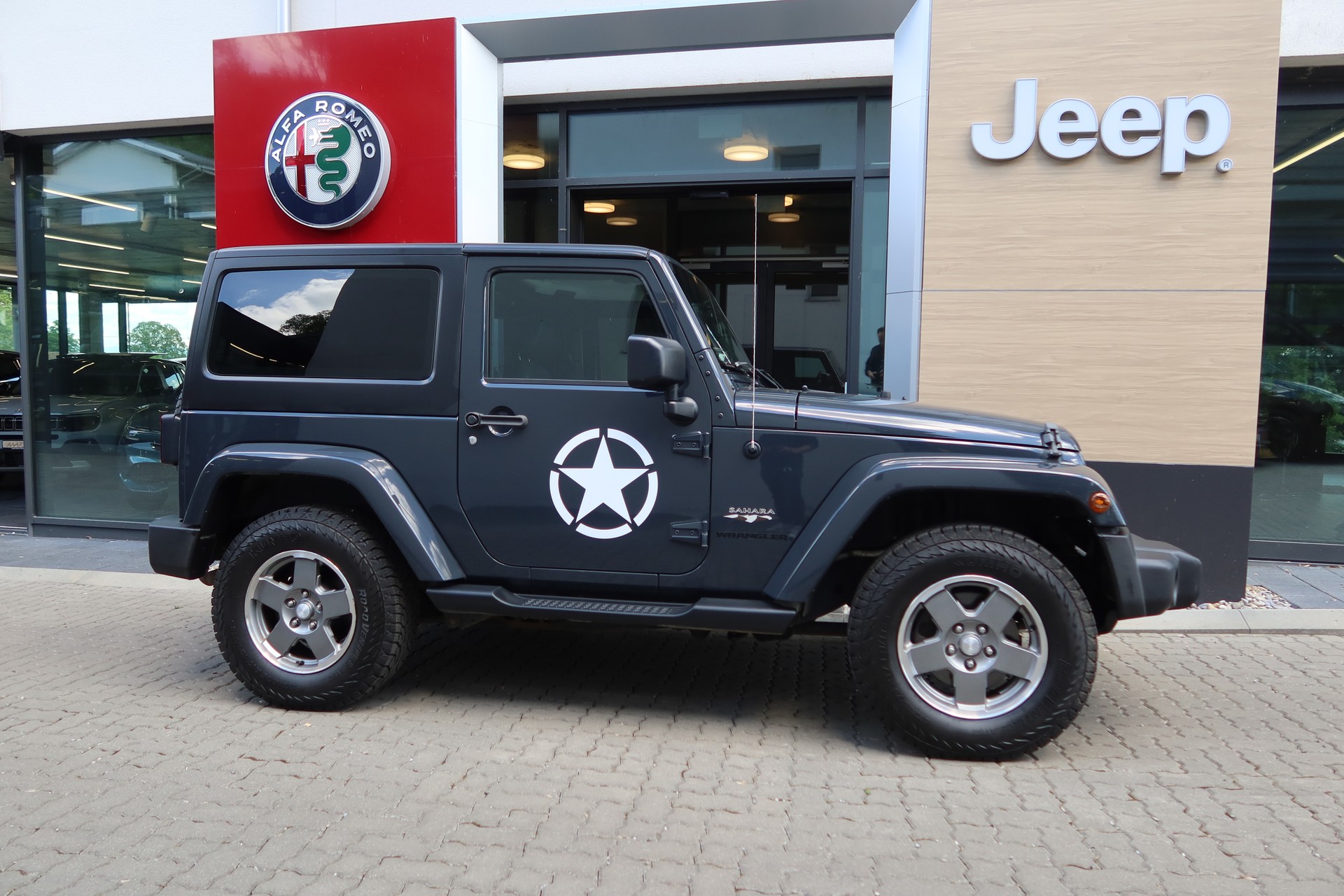 JEEP Wrangler 2.8CRD Sahara-image-3