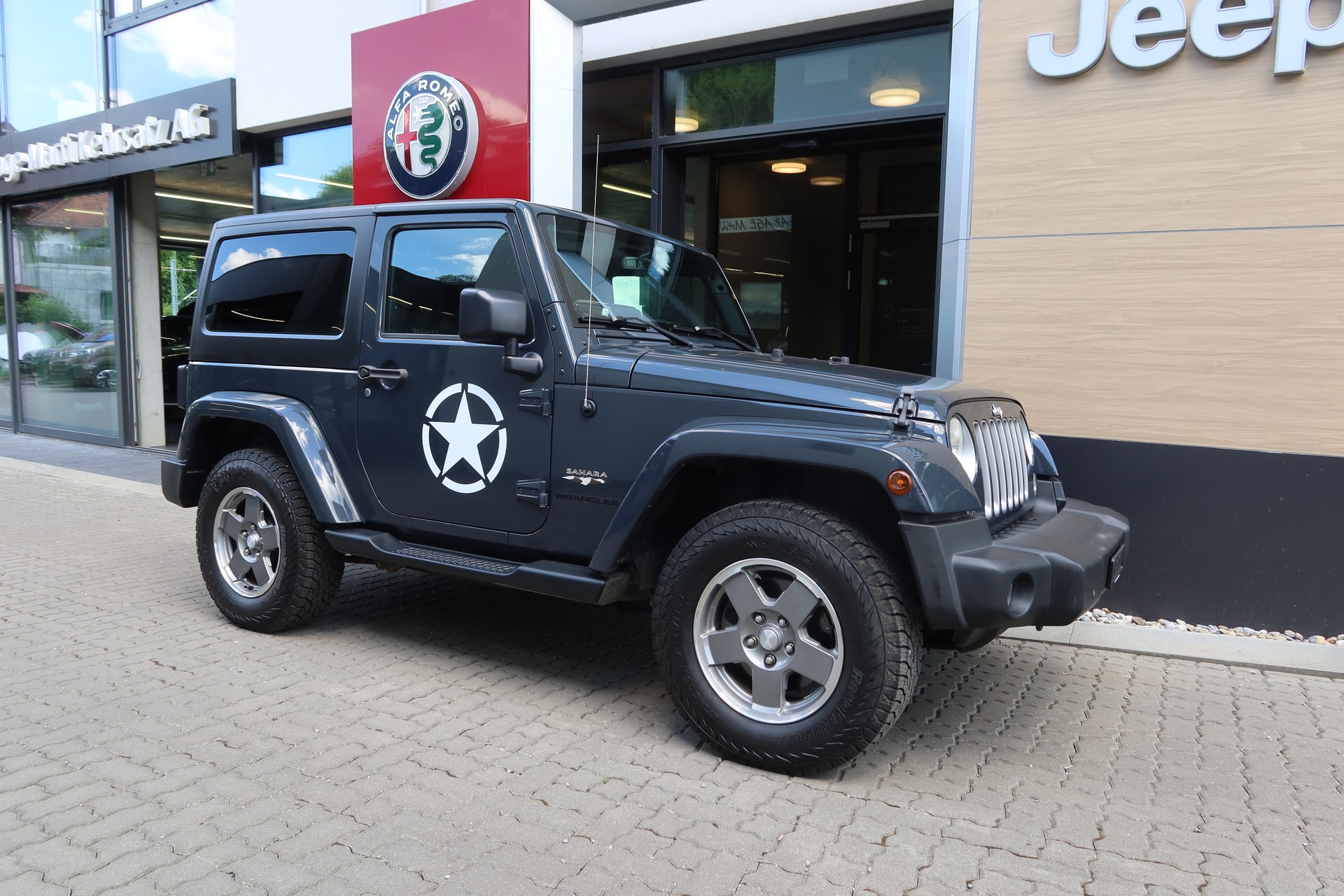 JEEP Wrangler 2.8CRD Sahara-image-2