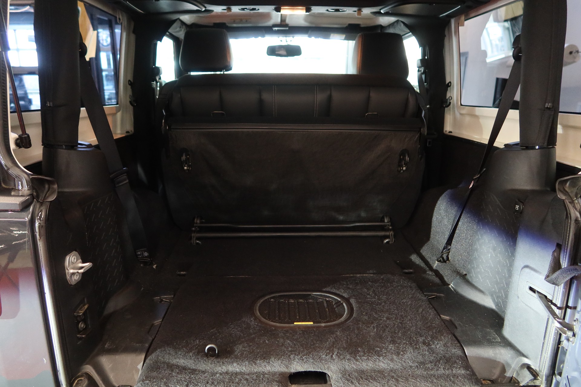 JEEP Wrangler 2.8CRD Sahara-image-13