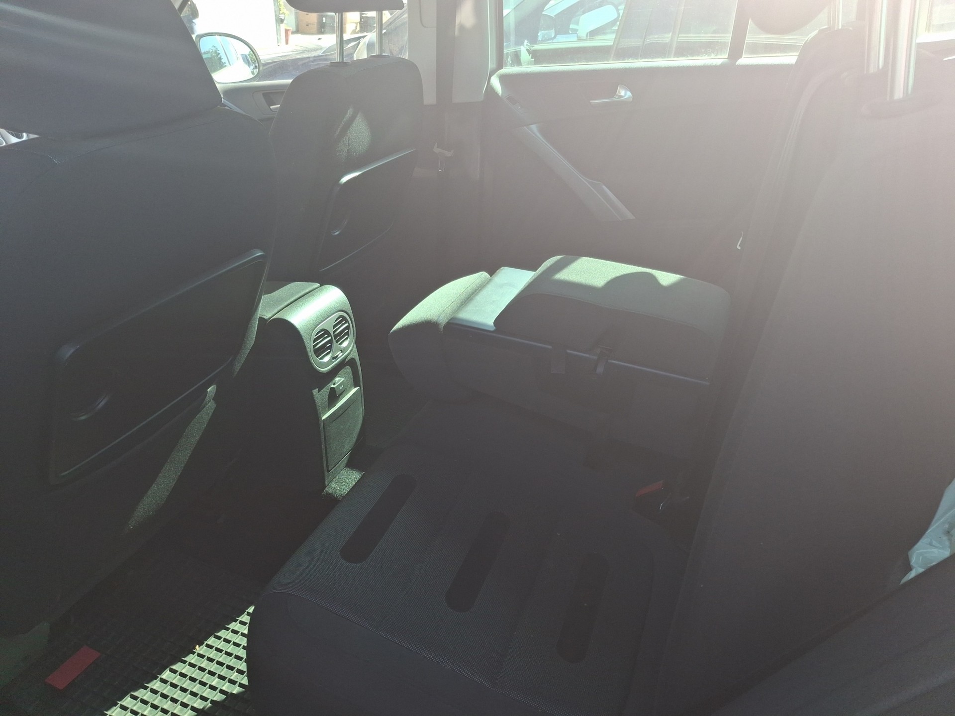 VW Tiguan 1.4 TSI Sport&Style-image-4